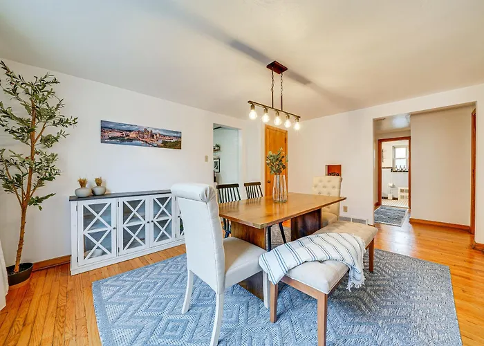 Spacious Getaway ~ 2 Mi To Downtown!