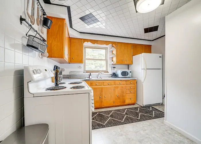 Spacious Getaway ~ 2 Mi To Downtown! Apartment *