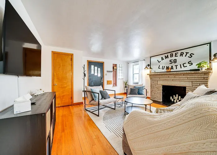 Apartment Spacious Getaway ~ 2 Mi To Downtown! *
