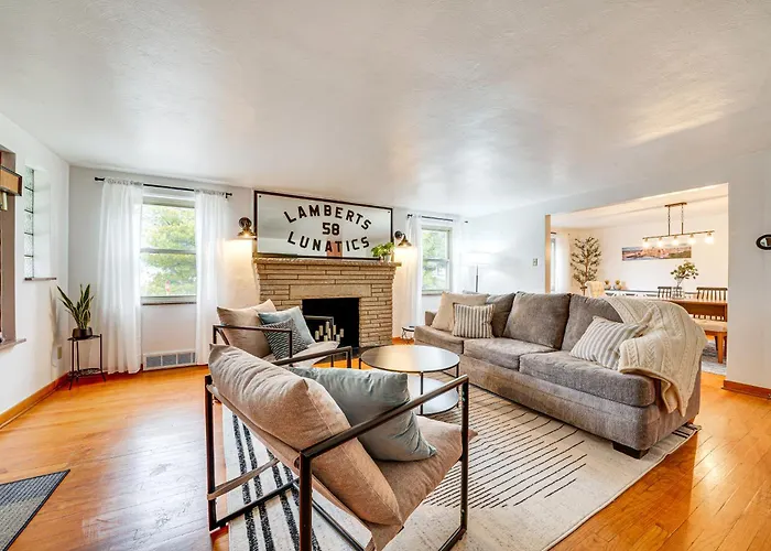 Apartment Spacious Getaway ~ 2 Mi To Downtown! *
