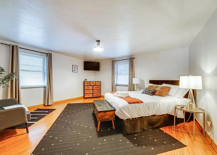 Spacious Getaway ~ 2 Mi To Downtown! Pittsburgh