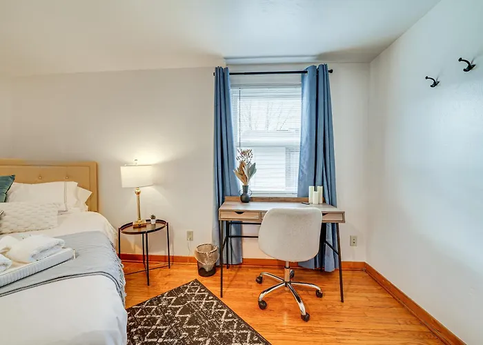 Spacious Getaway ~ 2 Mi To Downtown! Apartment *